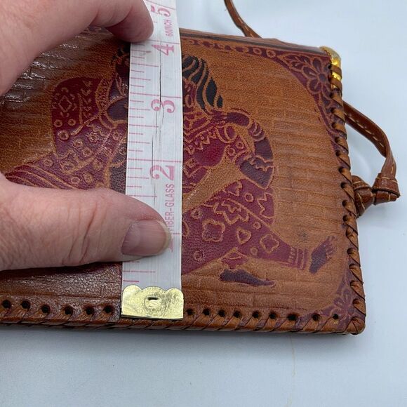 Vintage Peru hand tooled little vintage handbag -shoulder bag. - Picture 10 of 11